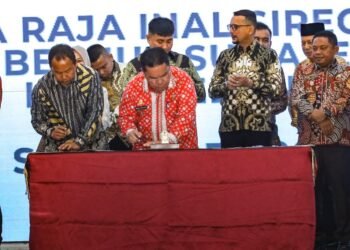 Wali Kota Wesly dan Ketua DPRD Timbul Lingga Tandatangani Komitmen Perbaikan Tata Kelola Pemerintah dengan KPK