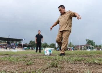 Wali Kota Wesly Didampingi Forkopimda Kick Off Kejuaraan Sepak Bola Antar Pelajar SMA/Sederajat