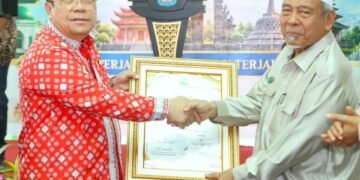 Wali Kota Wesly Terima Penghargaan Tokoh Toleransi dari FKUB Kota Pematangsiantar
