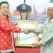 Wali Kota Wesly Terima Penghargaan Tokoh Toleransi dari FKUB Kota Pematangsiantar