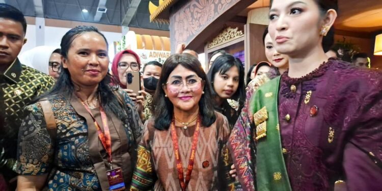 Ketua Dekranasda Ny Liswati Hadiri Kriyanusa Bersama Ny Selvi Gibran Rakabuming Raka