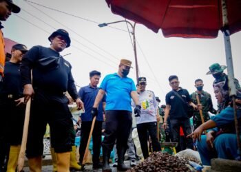 Bupati Batu Bara Turun Tangan, Gerakkan Forkopimda dan Warga Bersihkan Tanjung Tiram