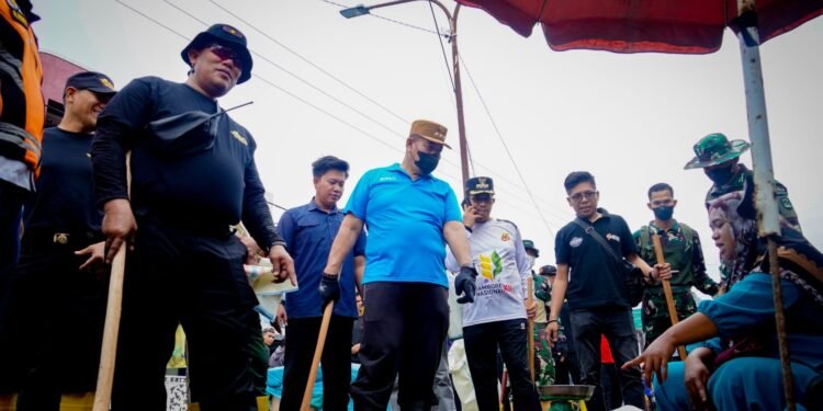 Bupati Batu Bara Turun Tangan, Gerakkan Forkopimda dan Warga Bersihkan Tanjung Tiram